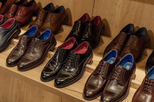 How can men incorporate bold shoe colors into their wardrobe?