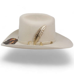Texana Carin Leon Oficial Color Hueso con Pluma de Plata